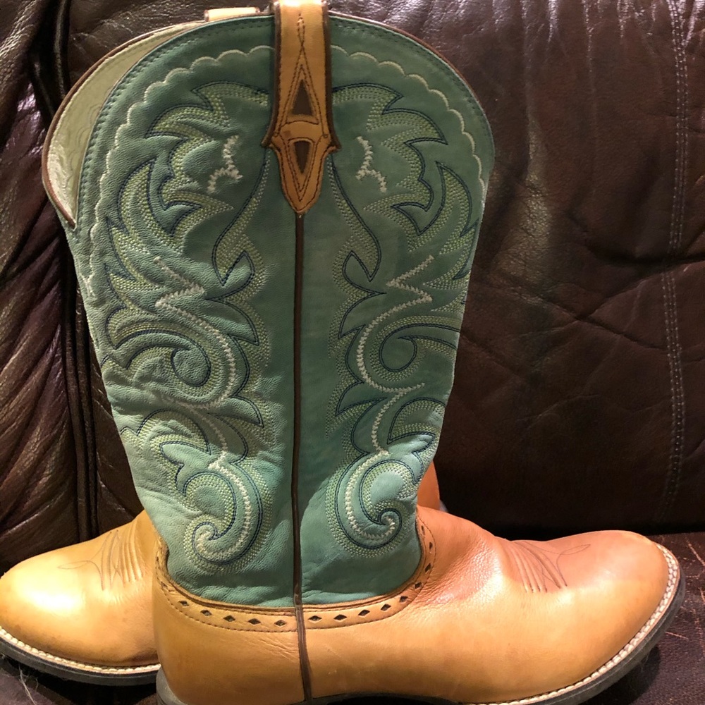 Women’s Ariat Round Toe Boots size 10B
